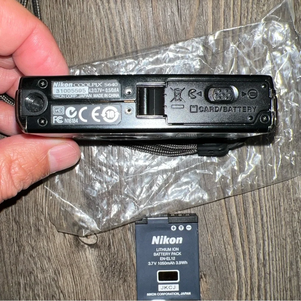 Nikon Coolpix S640 12.2MP Digital Point & Shoot Camera Tested NO CHARGER